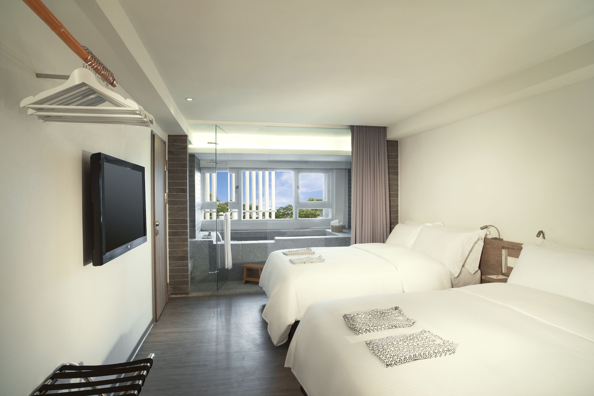 SUPERIOR, FAMILY, TWIN BEDS