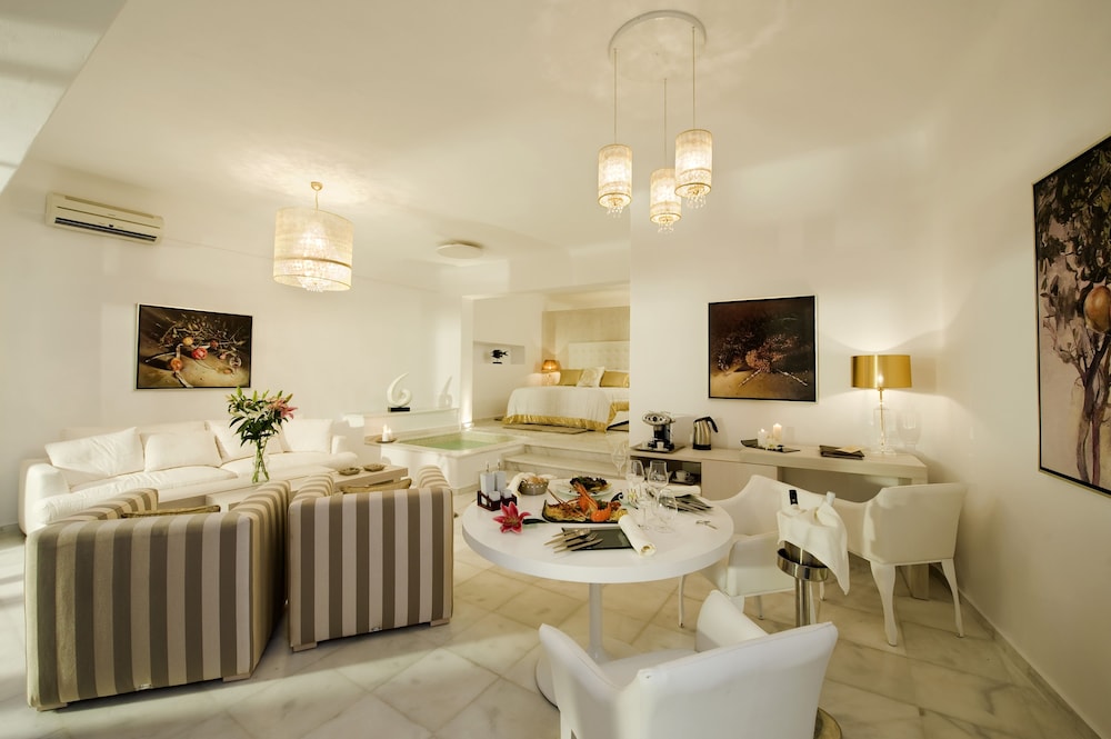 Gold Suites 50/74