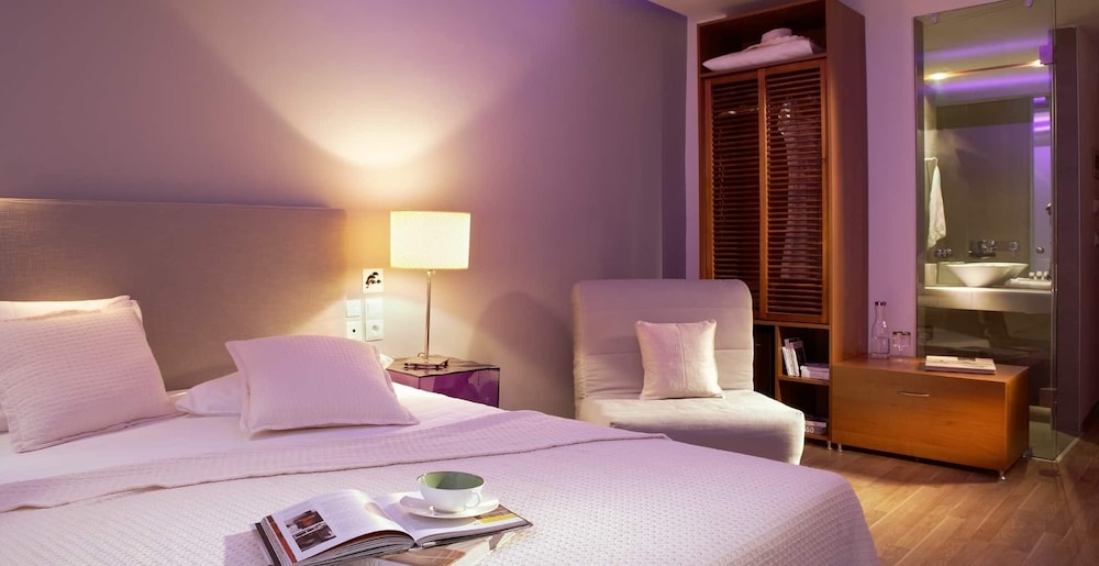 Kamari Beach Hotel 15/65
