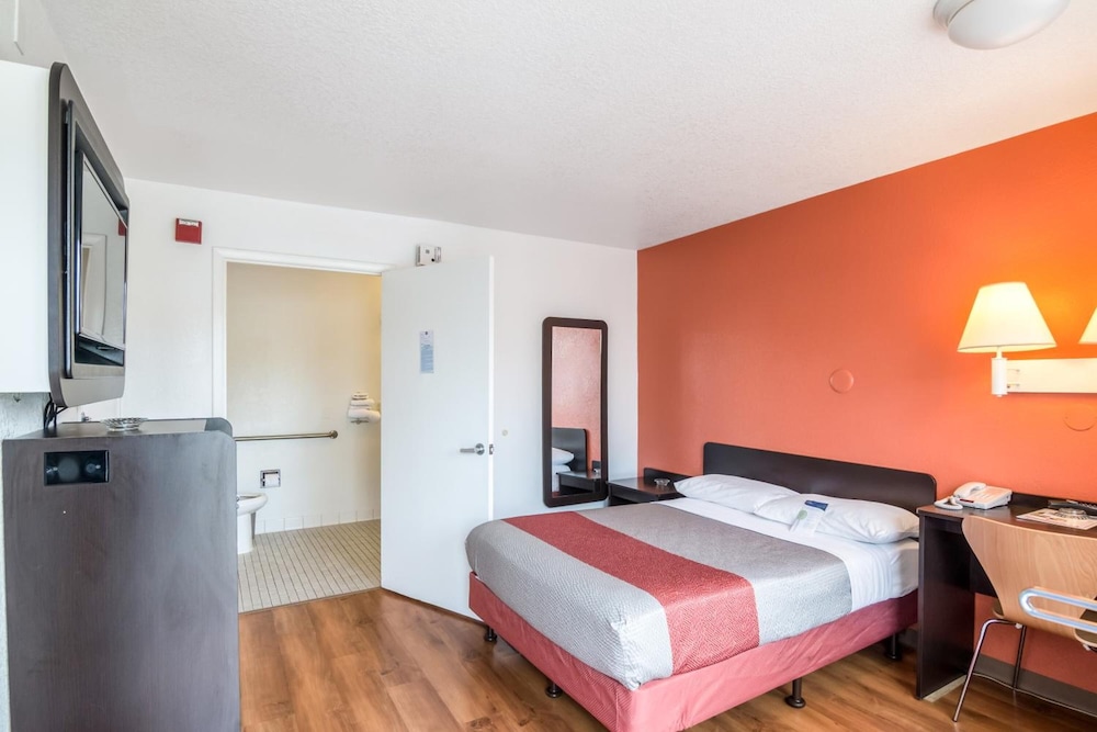 Motel6 Ventura, CA - Beach 20/58