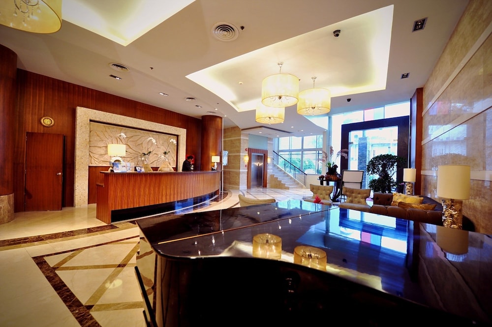 The Avenue Plaza Hotel 8/68