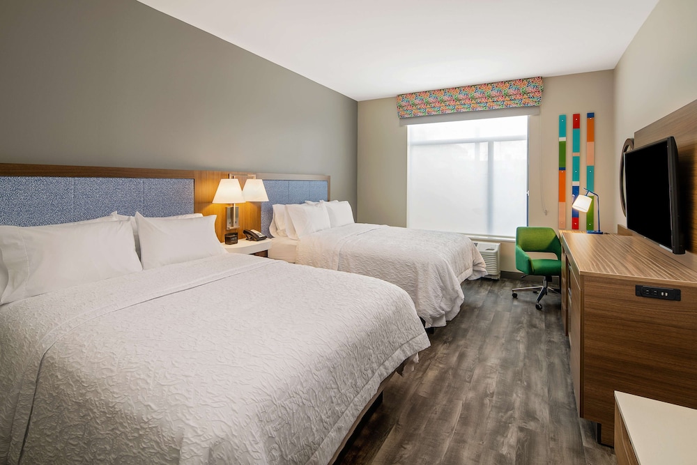 Hampton Inn Suites Raleigh Midtown Nc 19/32