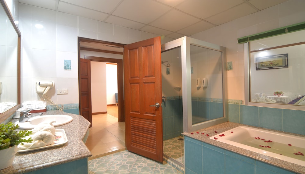 Chumphon Gardens Hotel 16/64