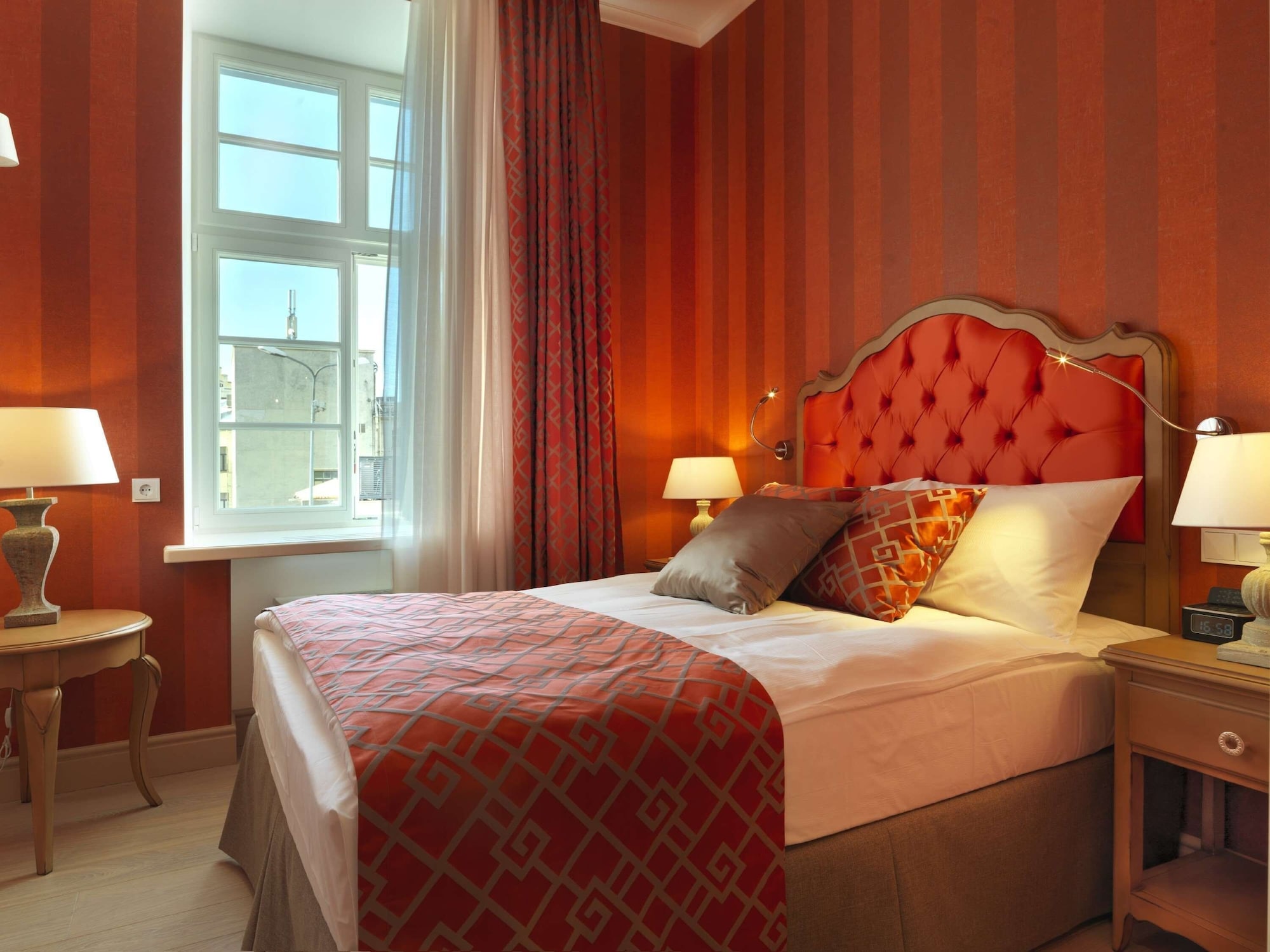 SUPERIOR, SINGLE, LARGE SINGLE BED, CITY VIEW