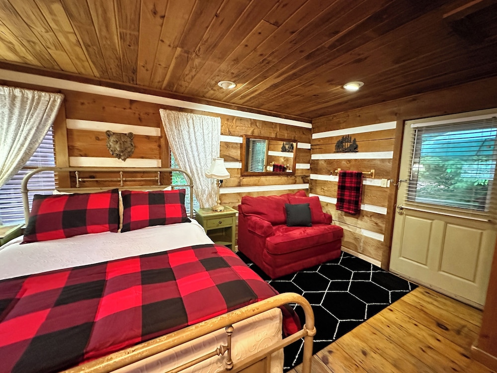 Mountainaire Inn and Log Cabins 17/50