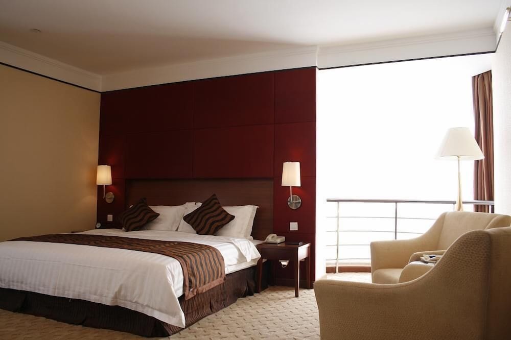 Days Hotel and Suites by Wyndham Jiaozuo 11/27