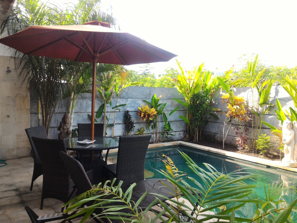 VILLA DENCARIK 23/25