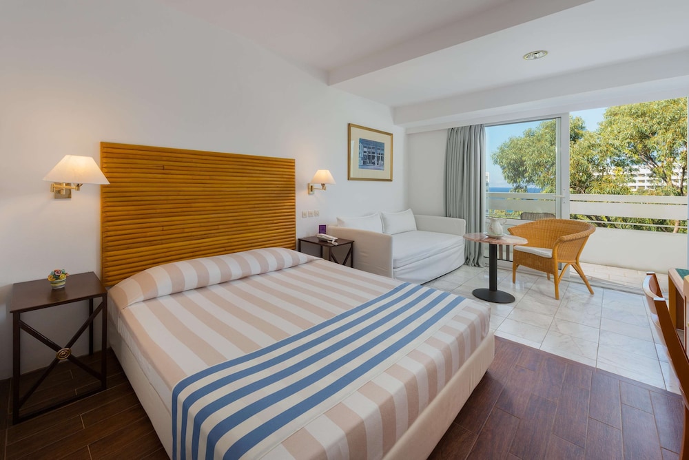 ROOM, SINGLE, DOUBLE BED, PARTIAL SEA VIEW