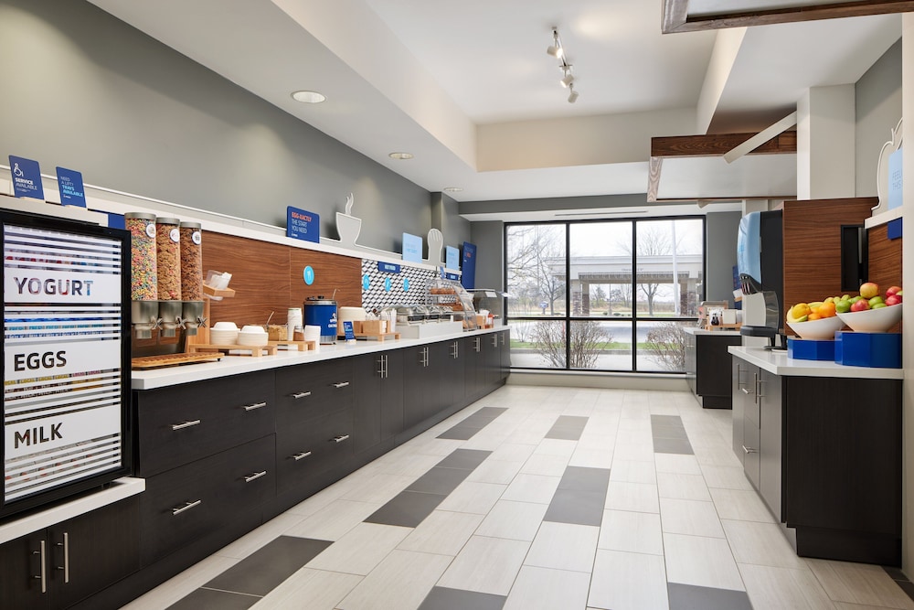Holiday Inn Express Hotel And Suites Greenwood 7/66