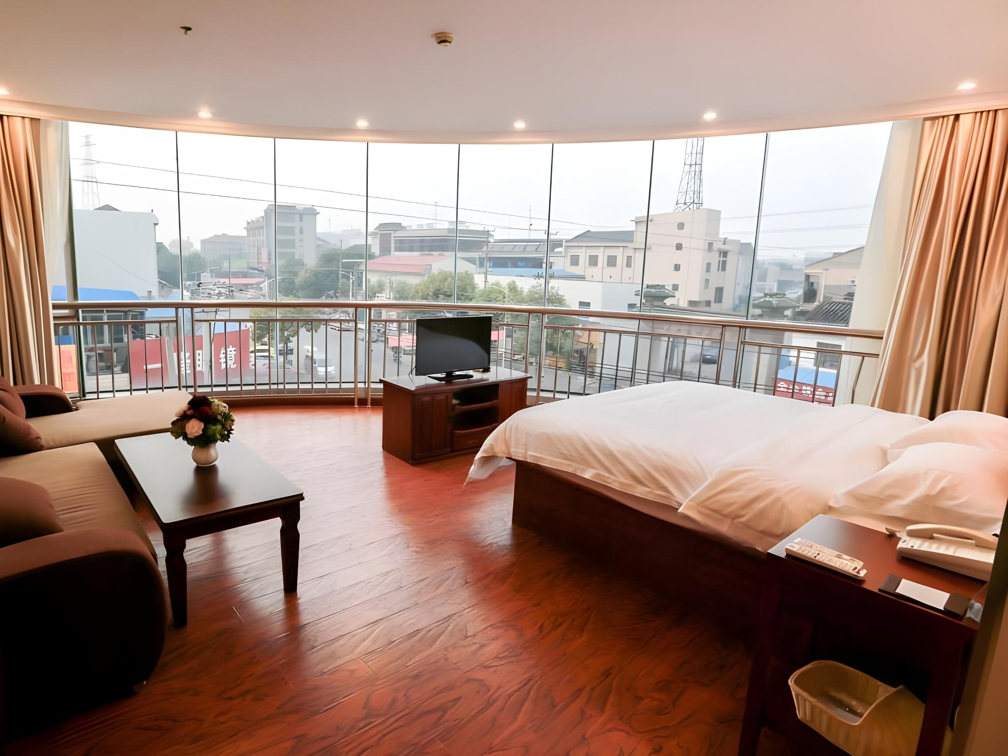 SUITE, WITH VIEW