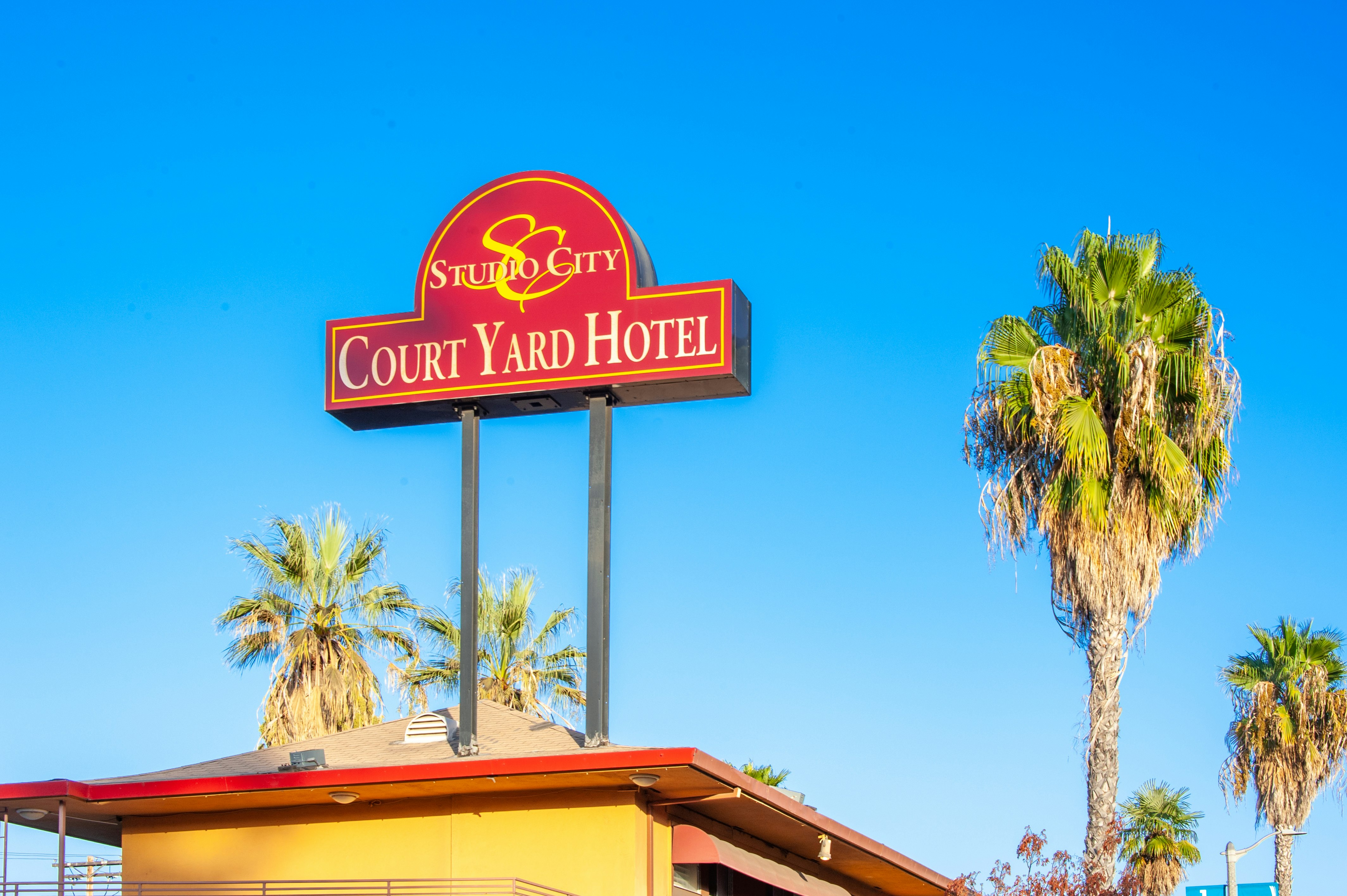 Studio City Court Yard Hotel 4/64