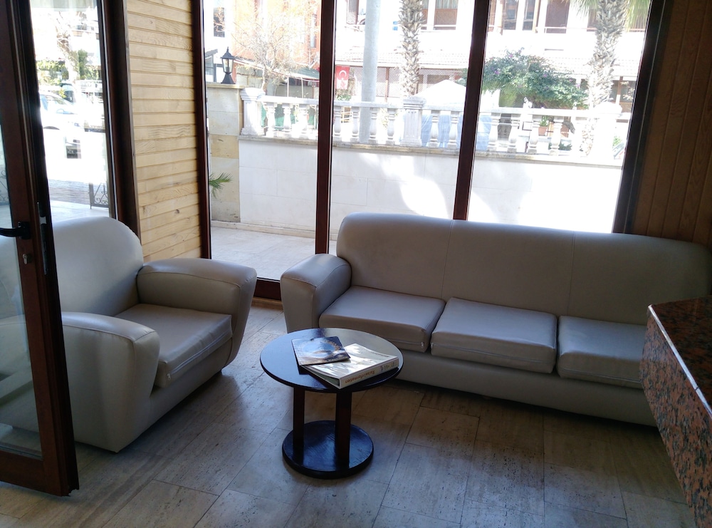 Dinara Hotel 51/66