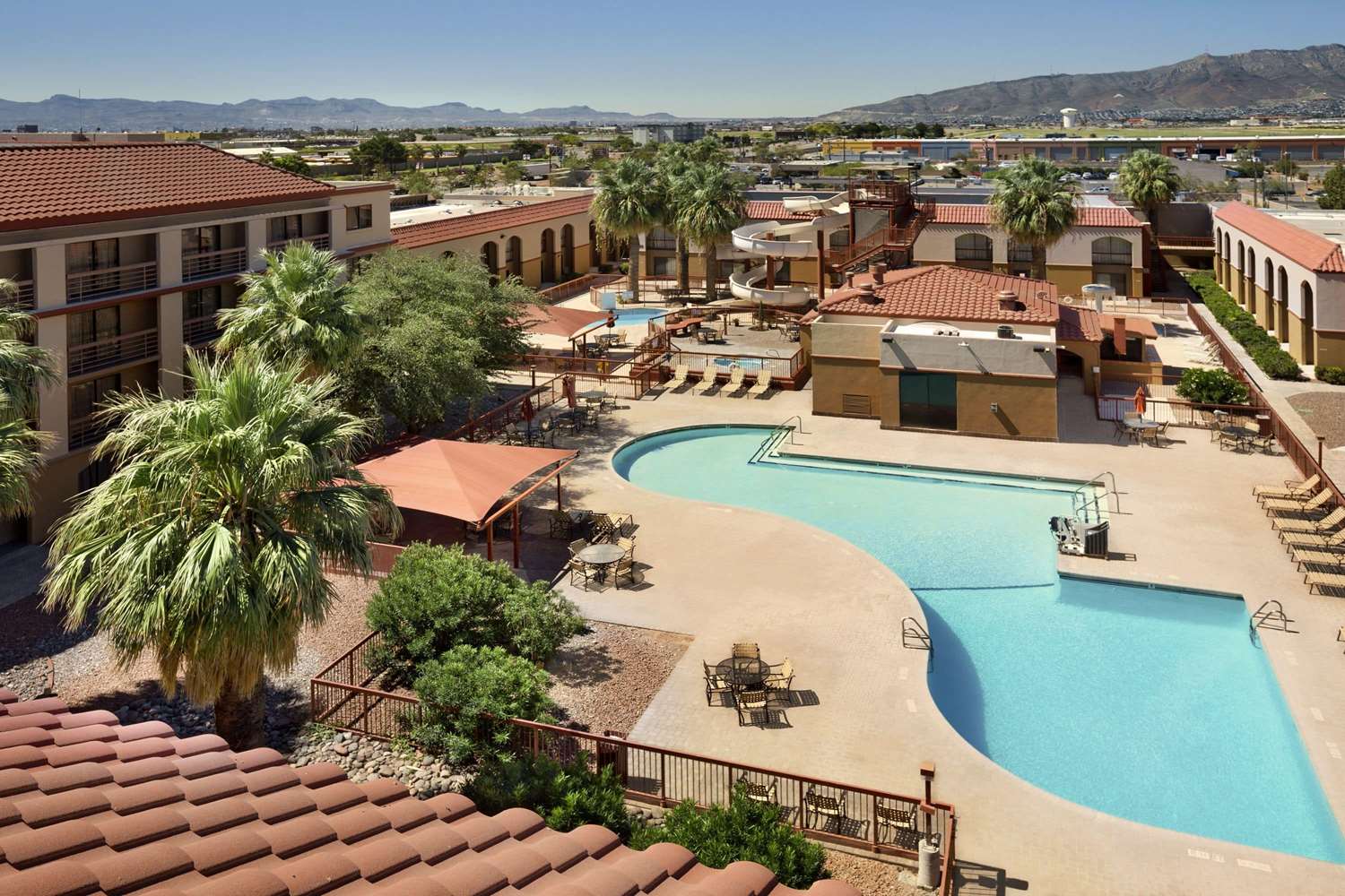 Wyndham El Paso Airport Hotel and Water Park 36/39