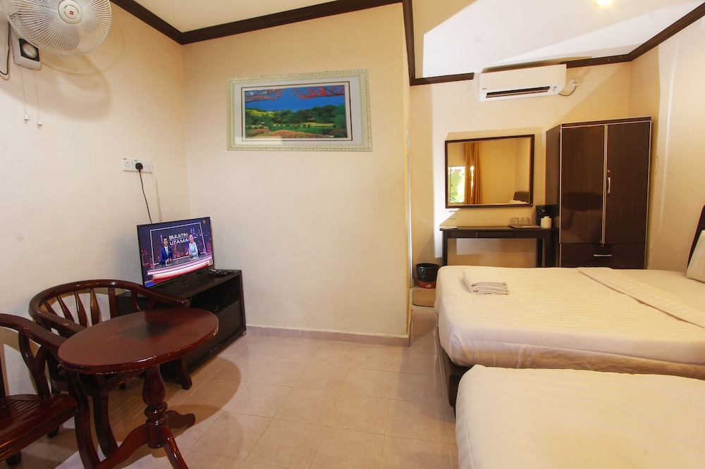 Tanjung Puteri Motel 16/41