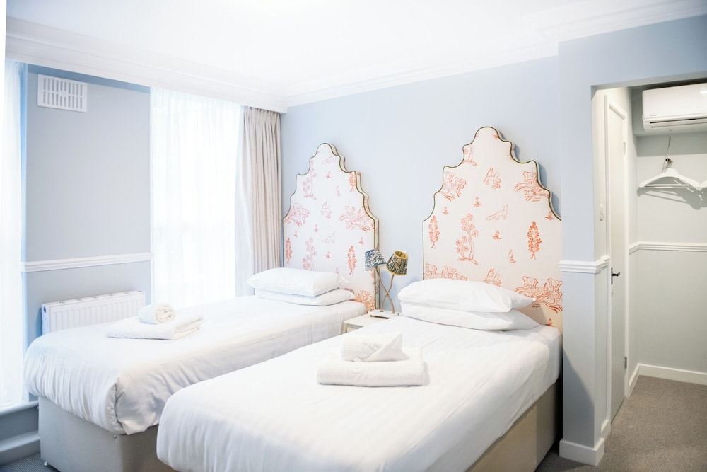 Americana Hotel 37/60
