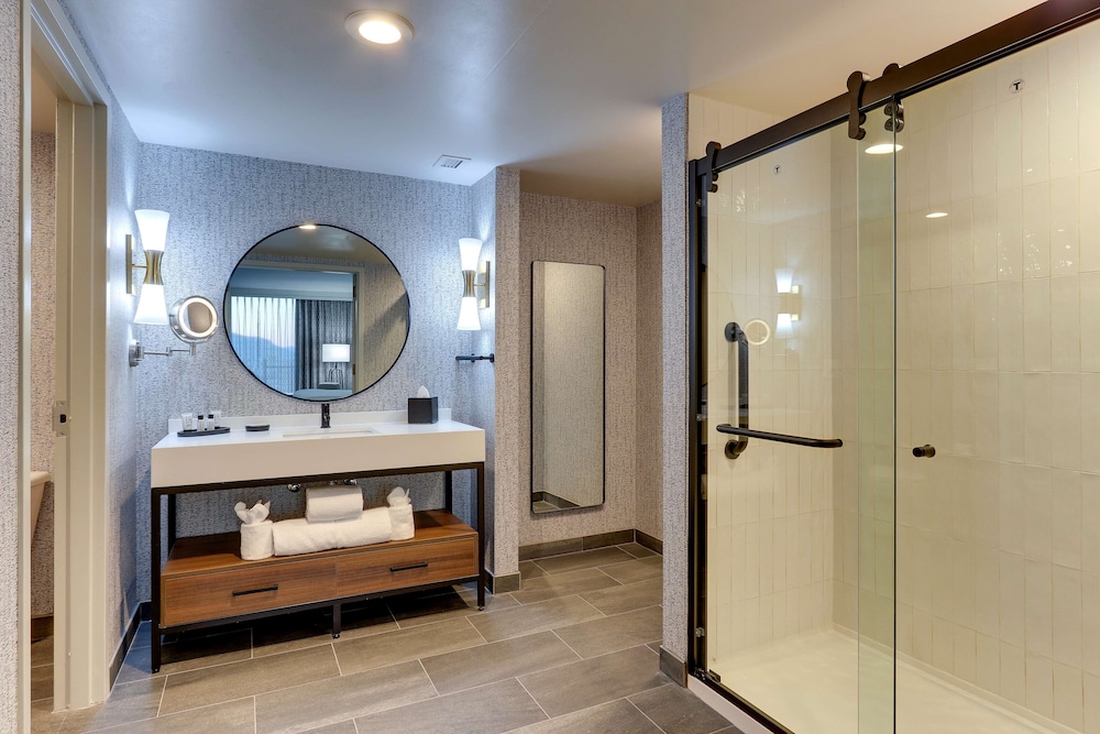 The Chattanoogan Hotel, Curio Collection by Hilton 32/73