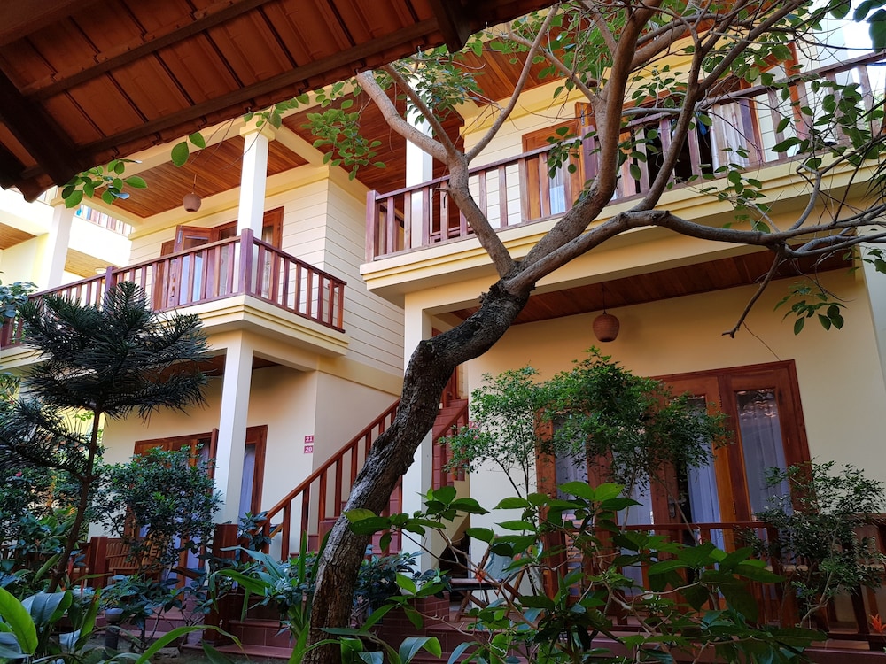 Free Beach Resort 5/50