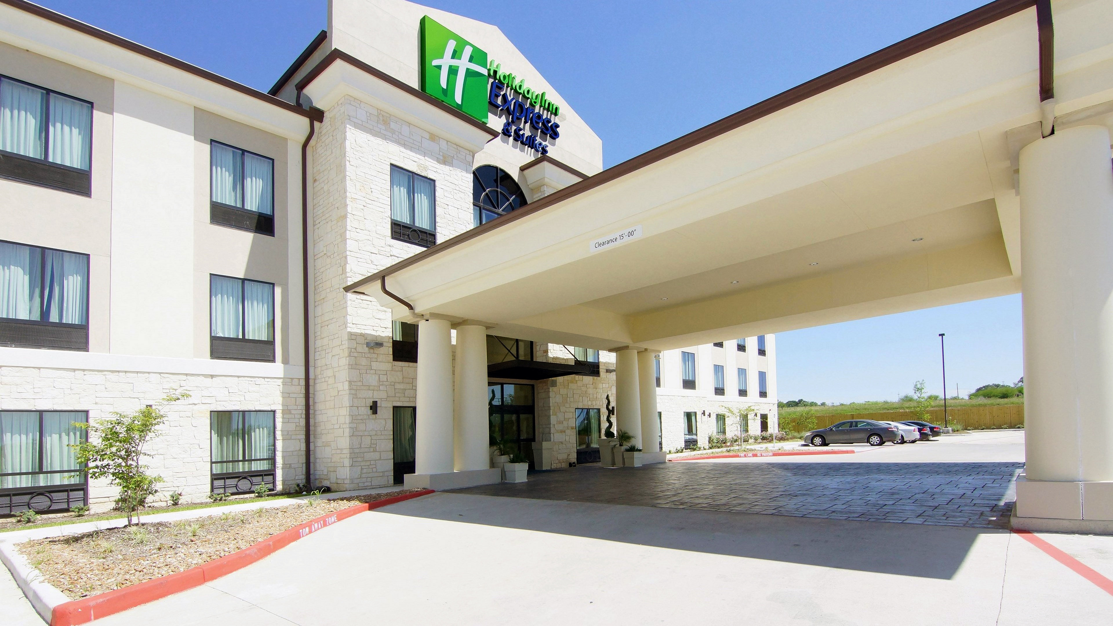 Holiday Inn Express Suites Cuero 48/52