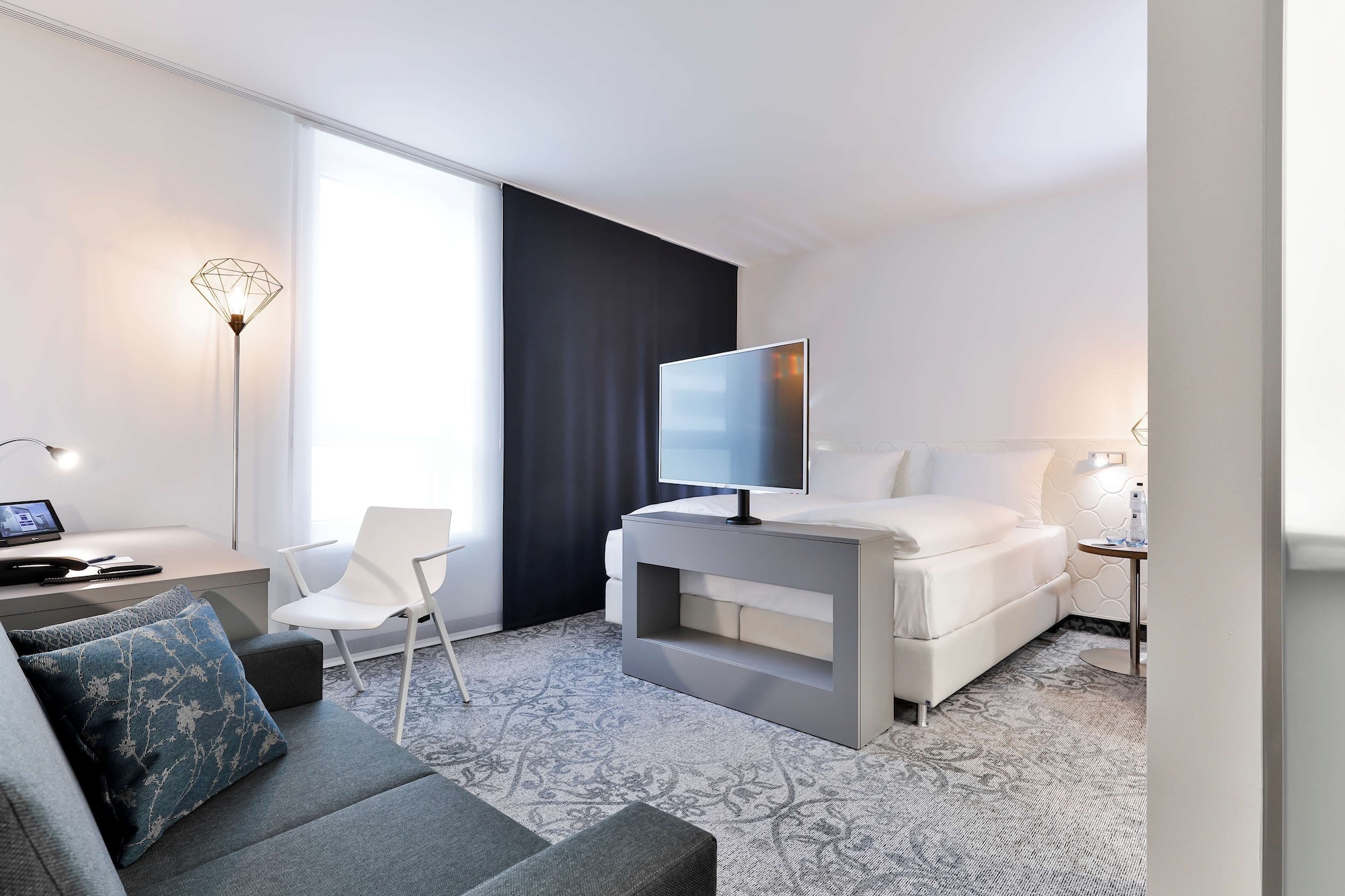 DELUXE, DOUBLE BED, ACCESSIBLE