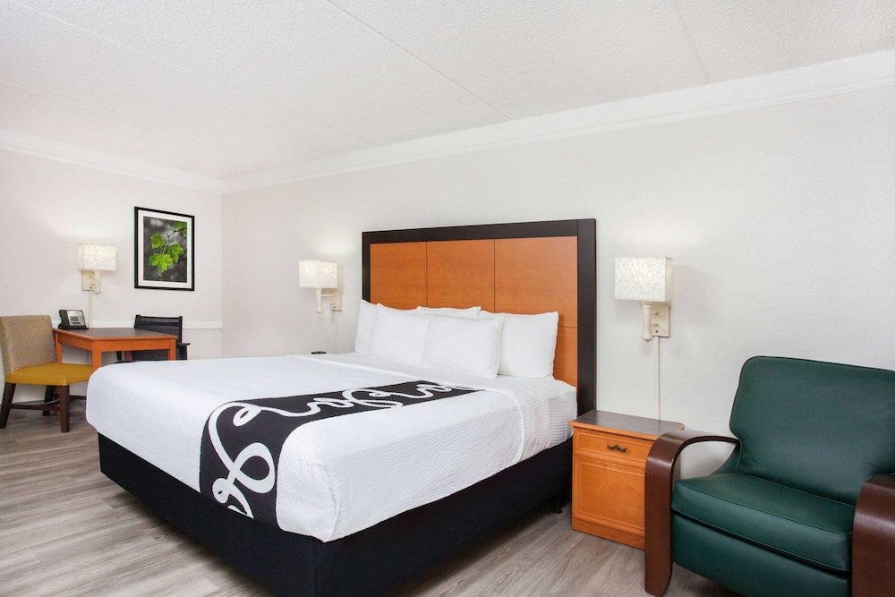 Baymont by Wyndham Fort Myers Central 19/27