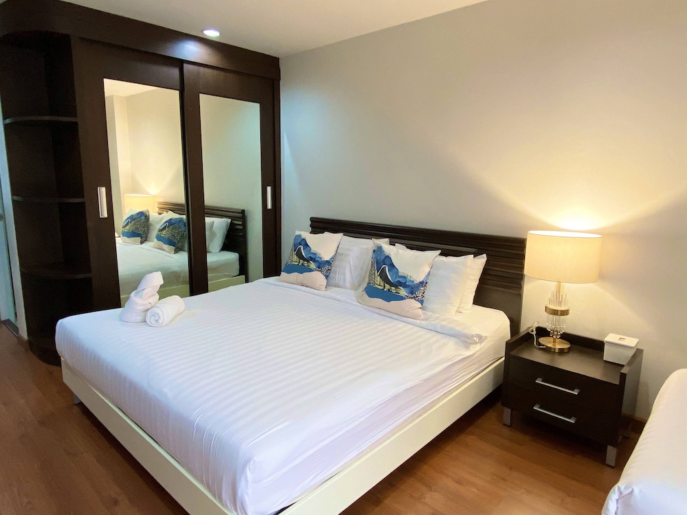 14 Place Sukhumvit Suites 15/66