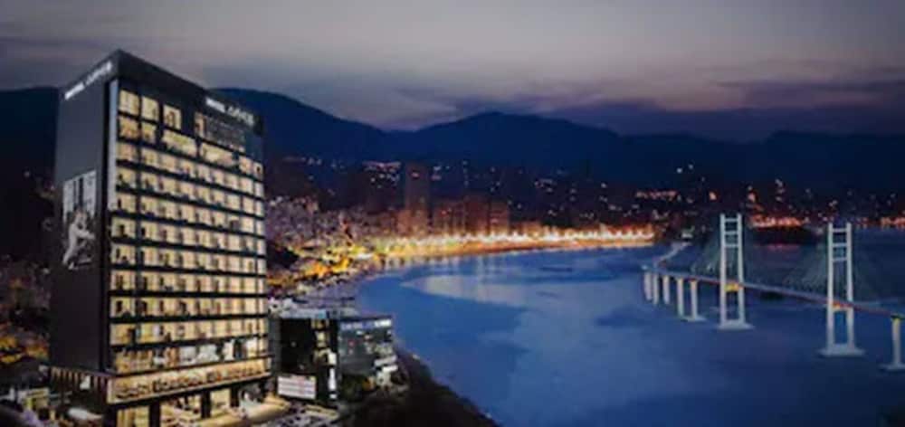 Sky View Hotel 52/56