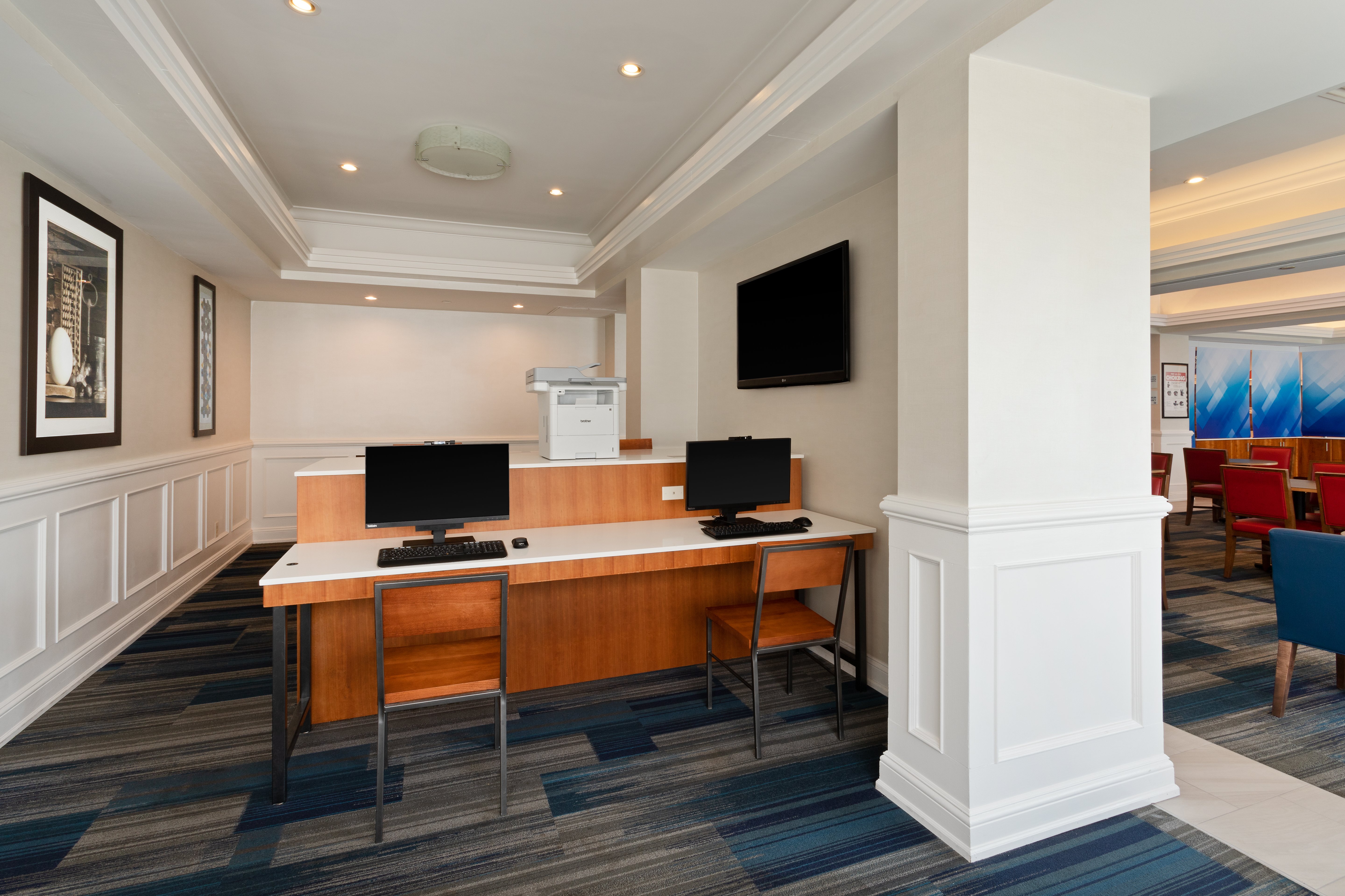 Holiday Inn Express Hauppauge-Long Island 62/66