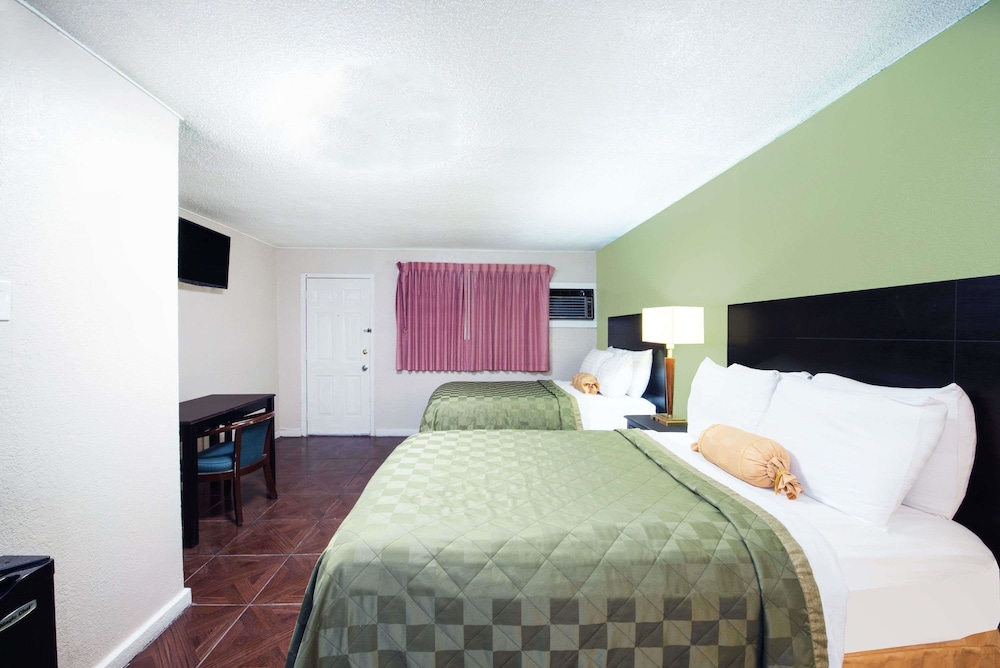 Executive Inn and Kitchenette Suites 10/34