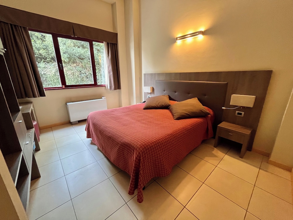 Standard, Double or Twin Bed, Hotel Lovere Resort And Spa 5/10