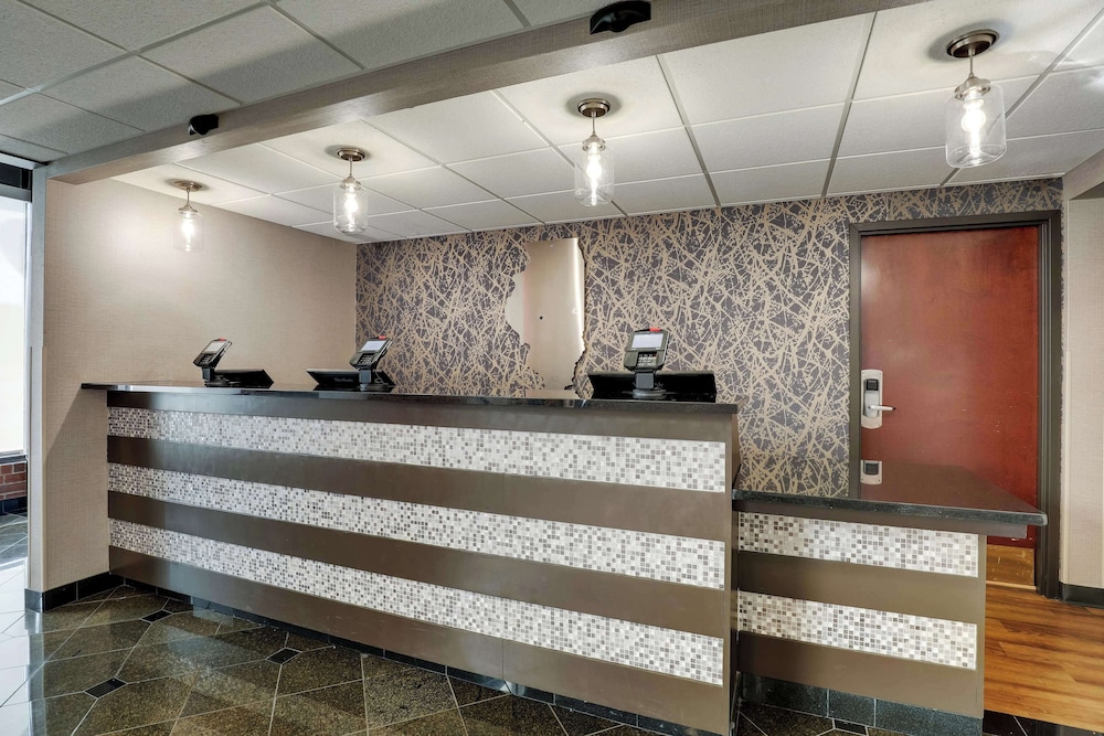 Drury Inn and Suites Springfield IL 2/50