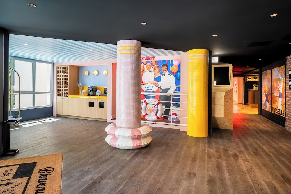 Rockypop Marseille Hotel 32/40