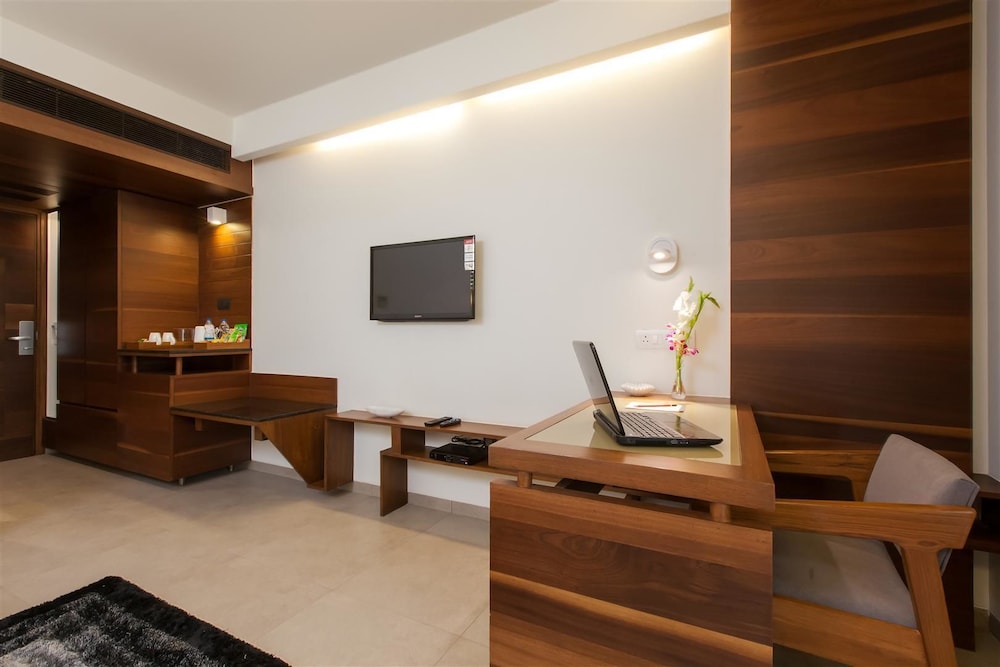 Hotel Cosmopolitan Ahmedabad 40/62