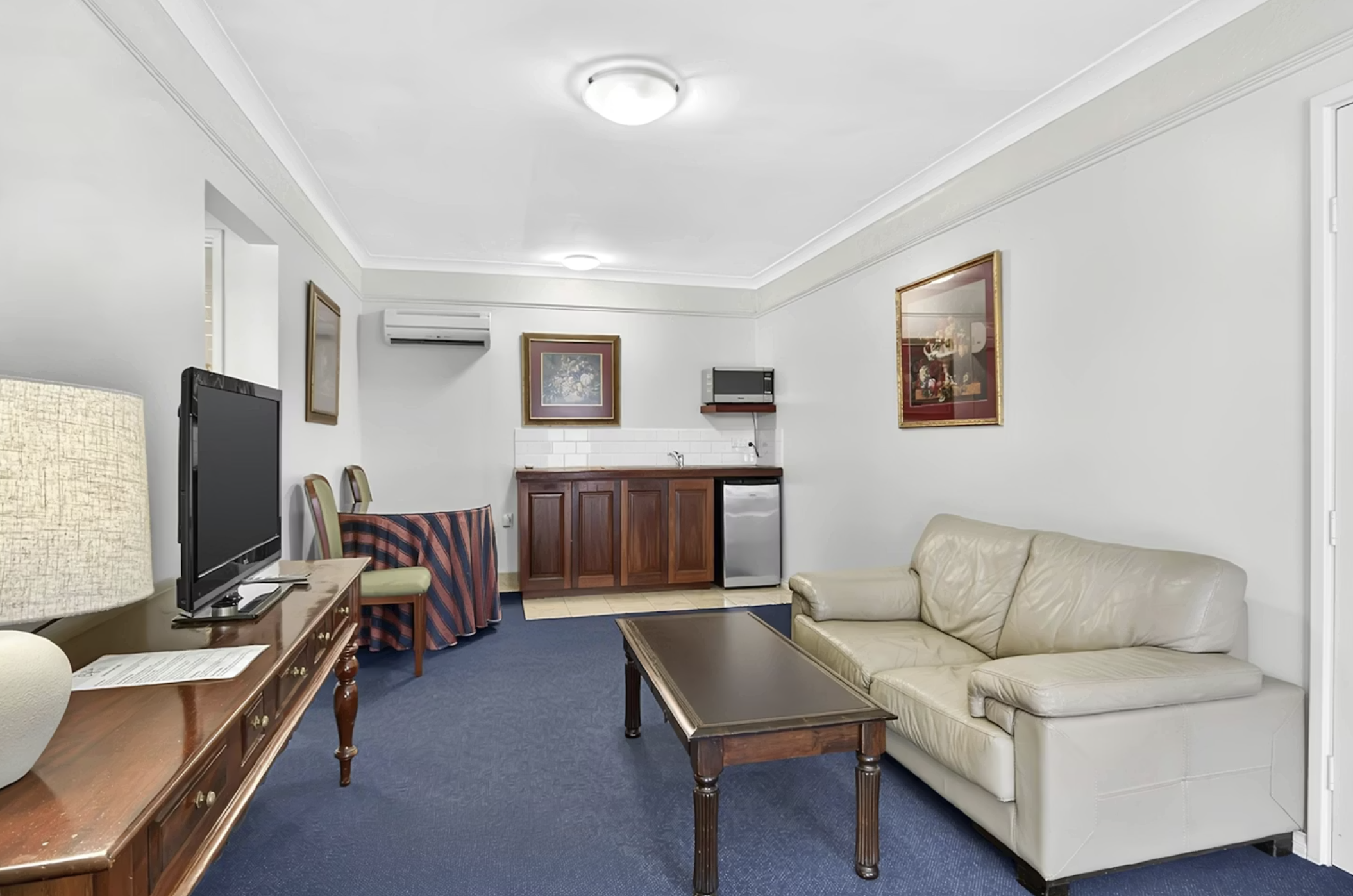 Clifton Motel & Grittleton Lodge (ex The Clifton) 16/25