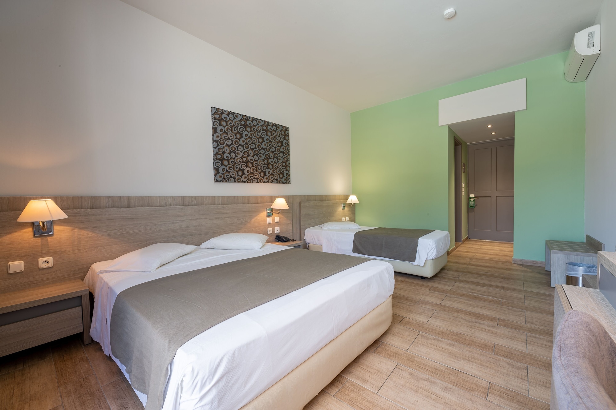 SUPERIOR, DOUBLE OR TWIN BED