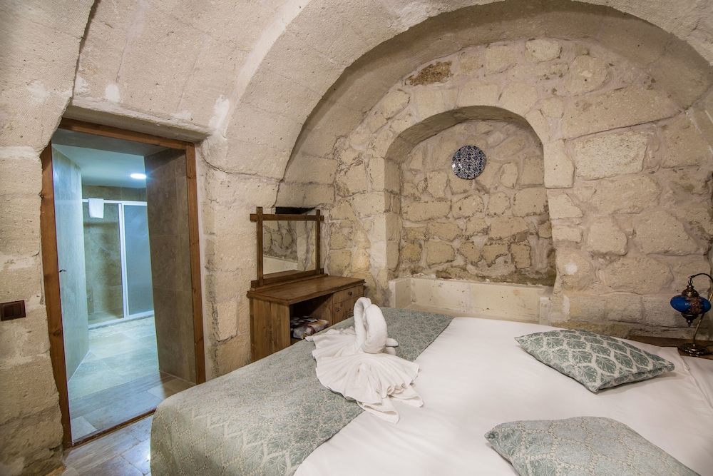 Ozbek Stone House 20/50
