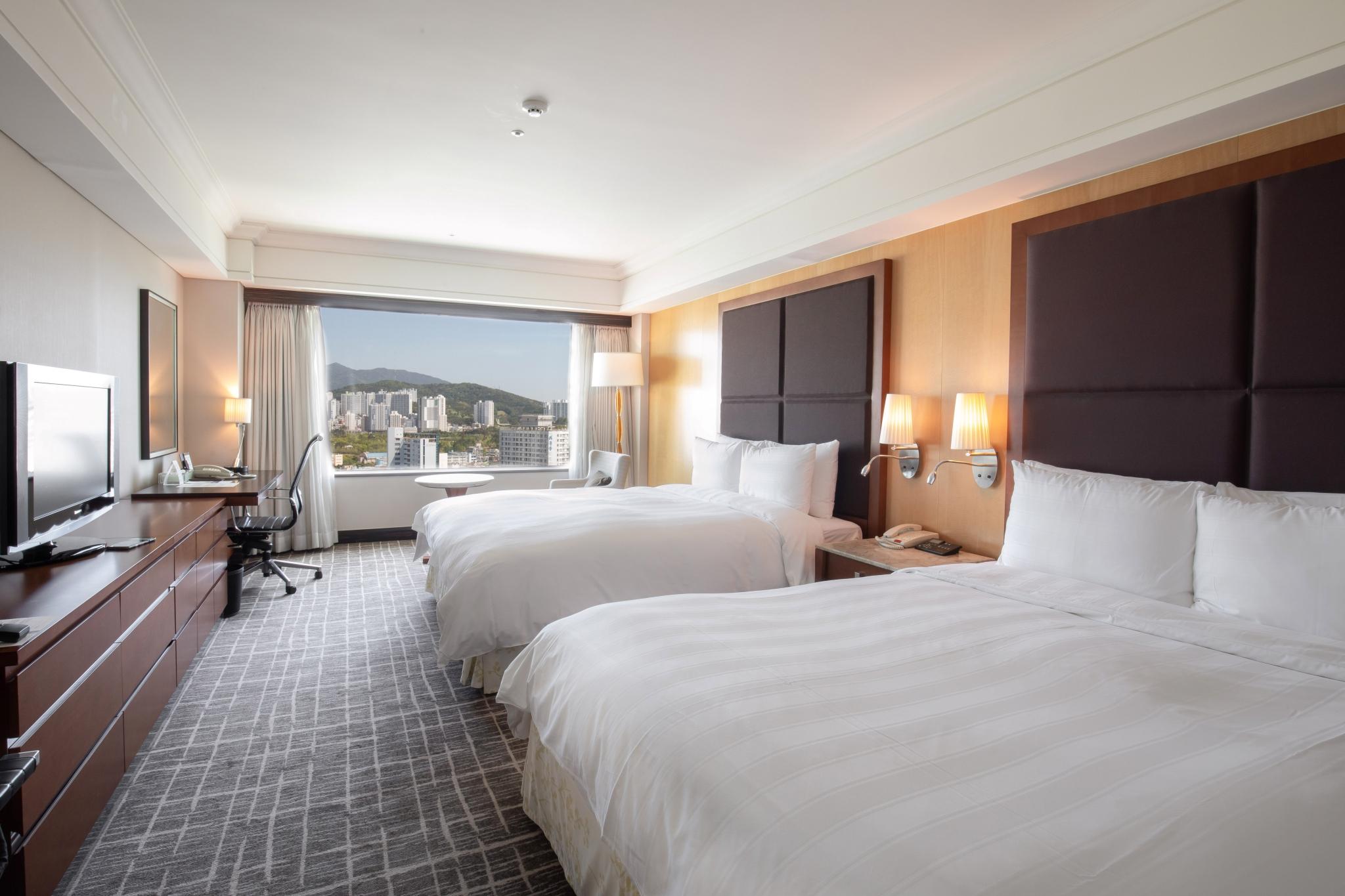 Deluxe, 2 Queen Beds