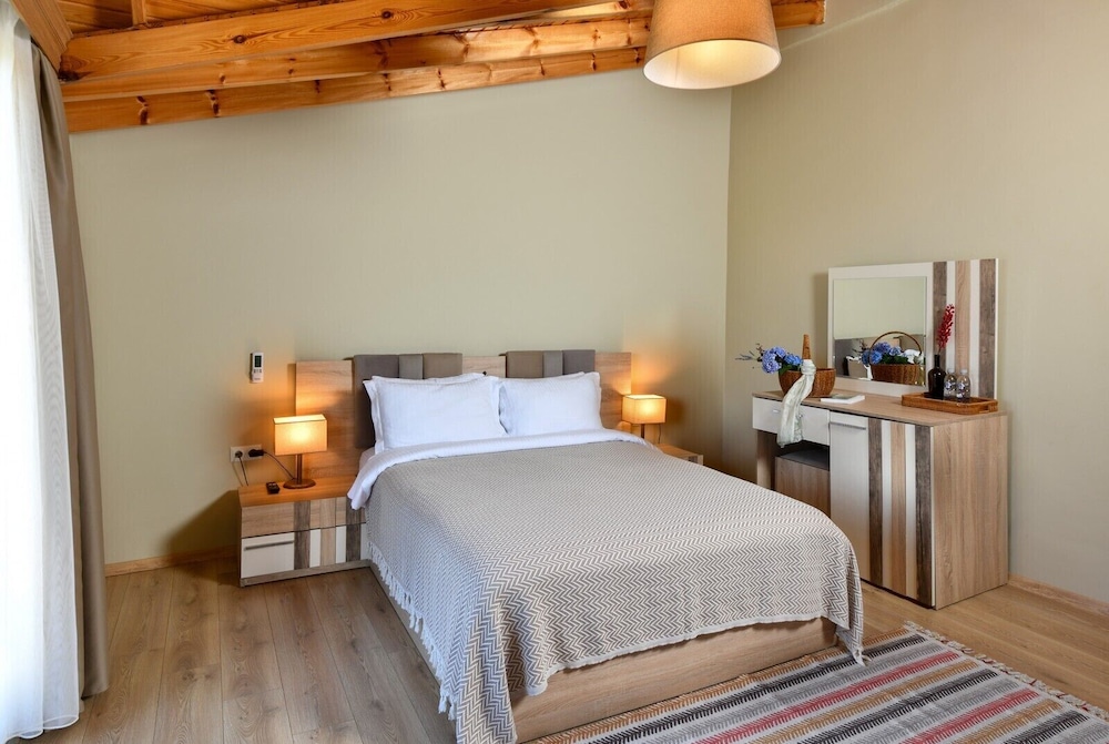 Dessera Vineyards Hotel 4/40