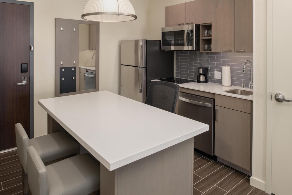 Hyatt House Fresno/Campus Pointe 31/50