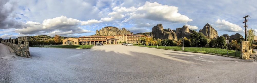 Grand Meteora Hotel 55/60