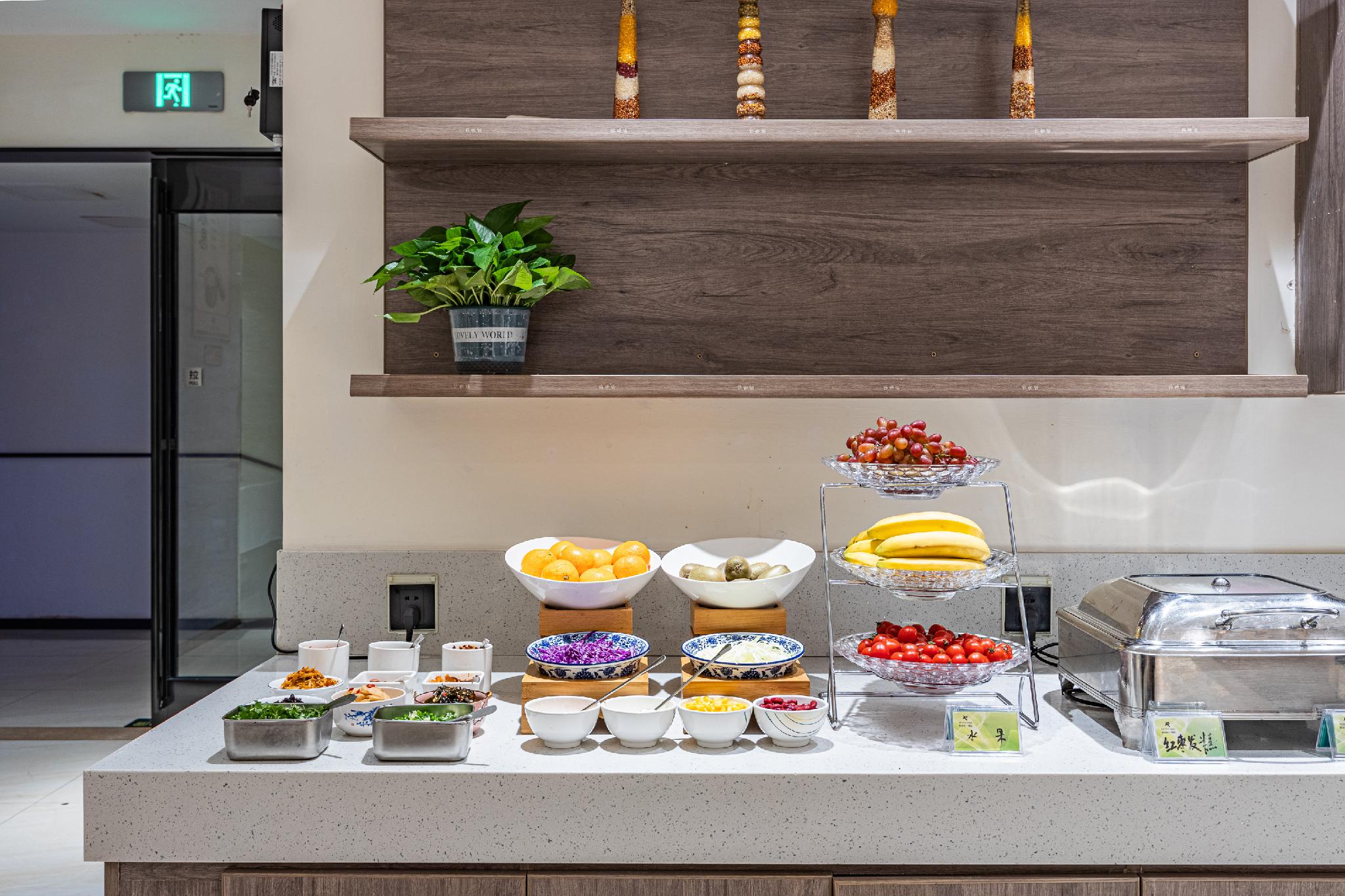 City convenient hotel (Hengyang railway station store) 7/29