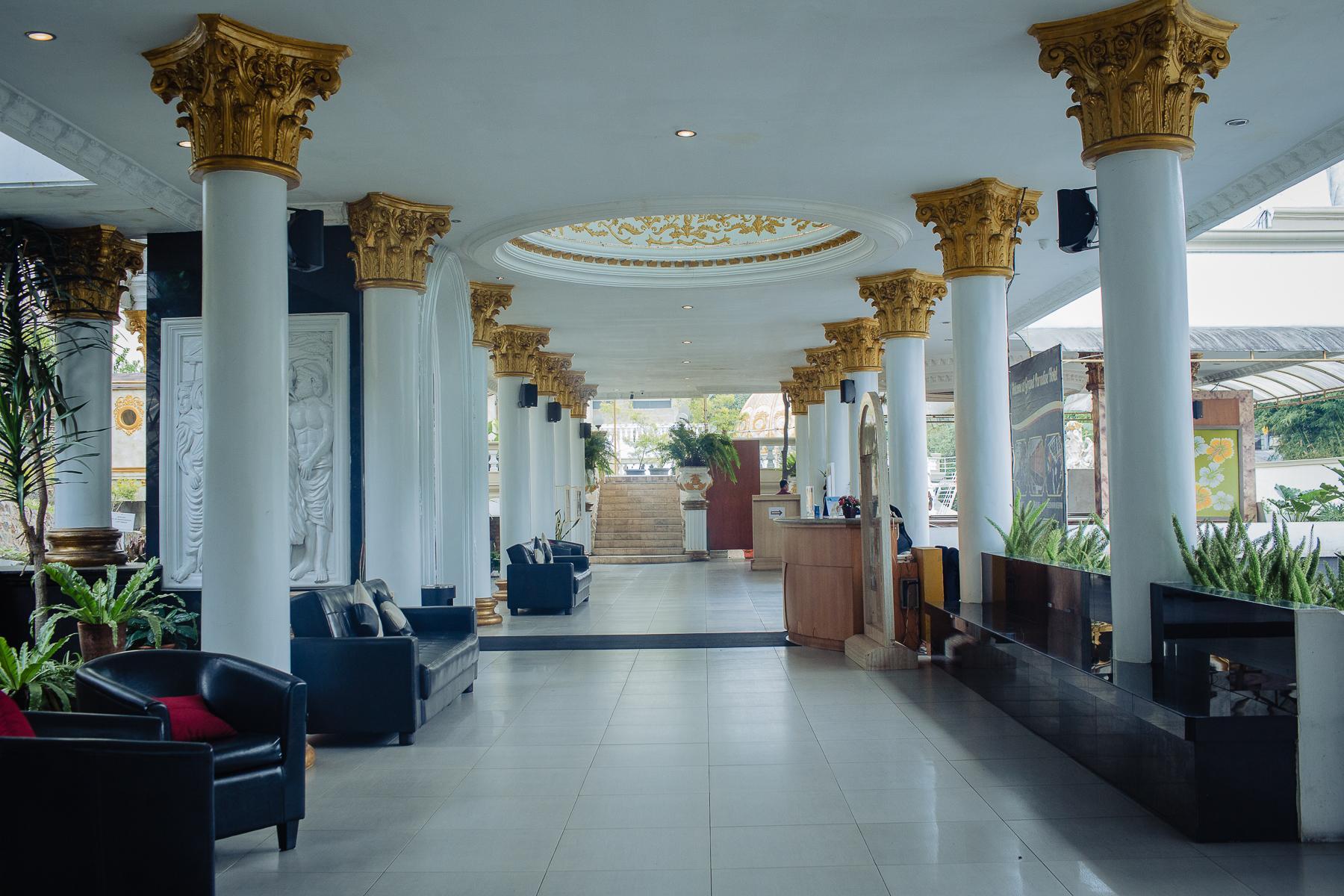 Grand Paradise Hotel 2/28