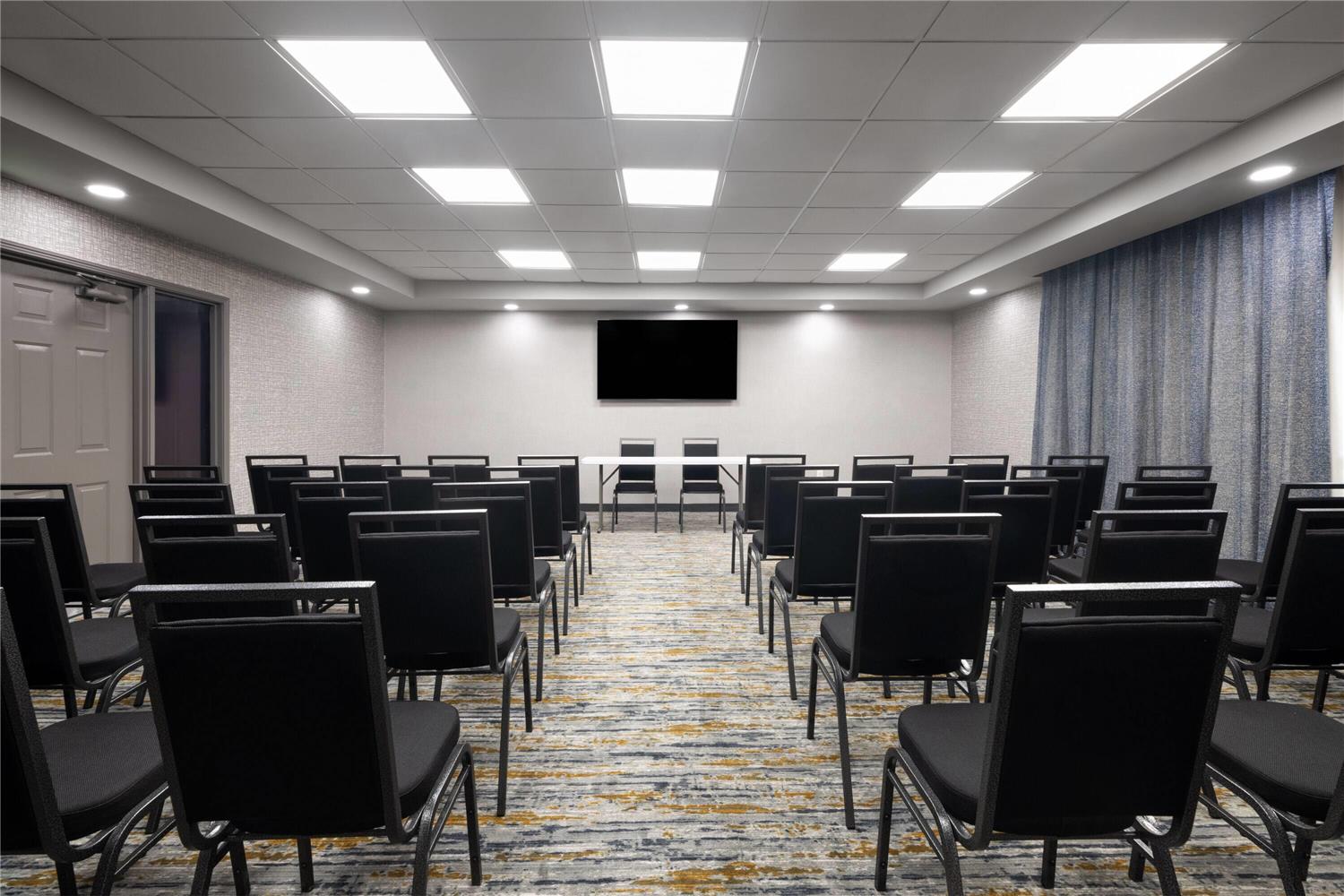 La Quinta Inn & Suites by Wyndham Raleigh Cary 38/44