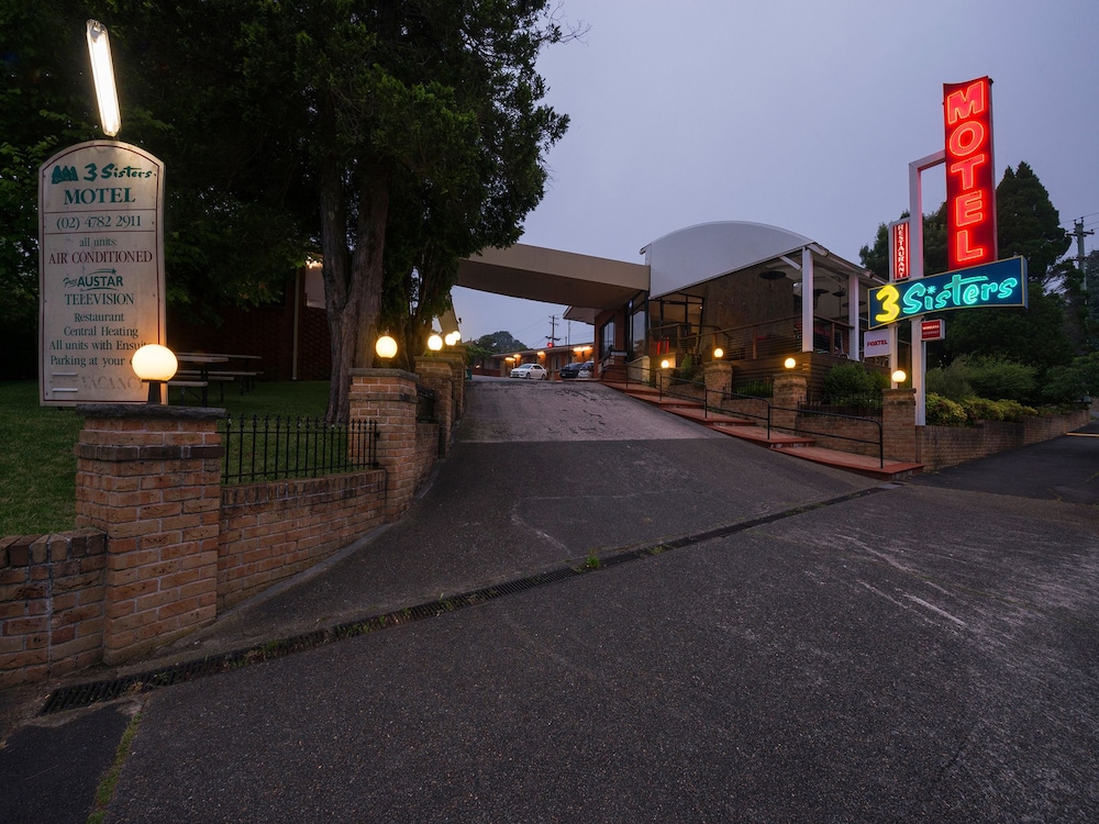3 SISTERS MOTEL 1/39