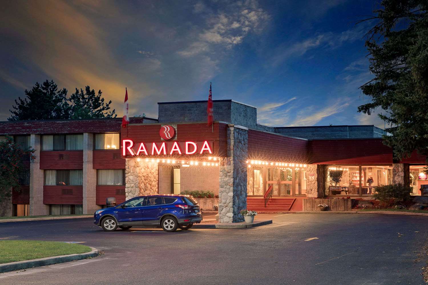 Ramada By Wyndham Pinewood Park Resort North Bay 20/24