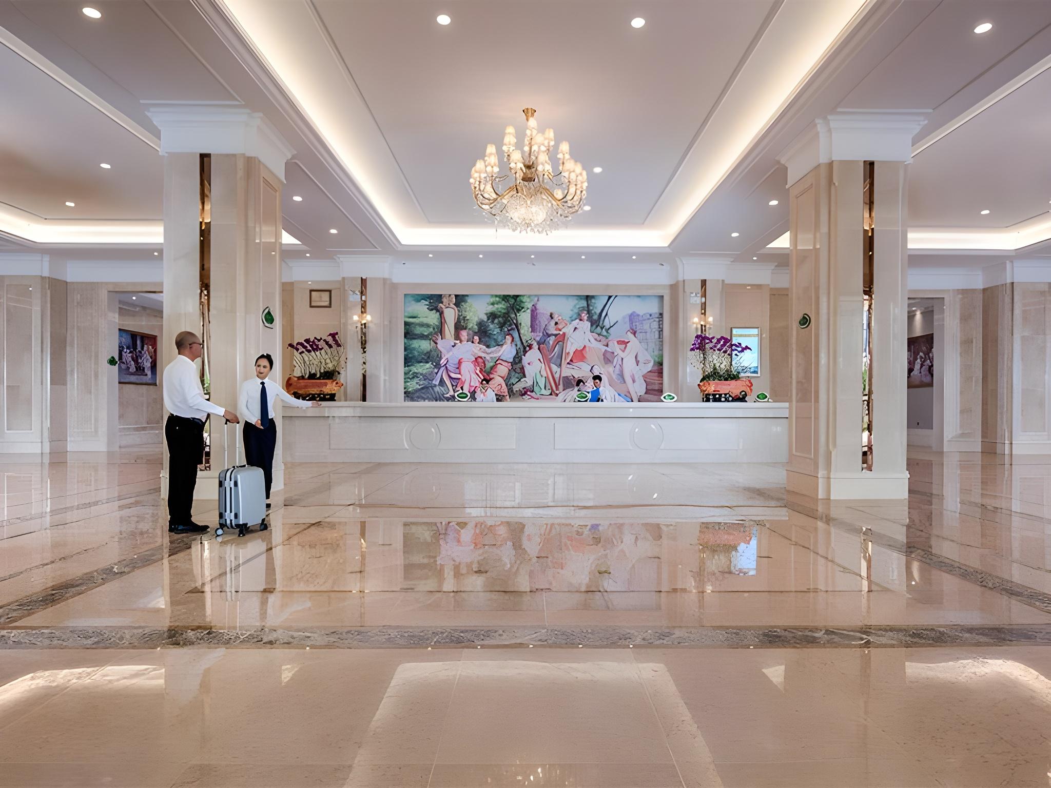 Vienna International Hotel (Haikou Old Town High Speed Railway Station) 12/58