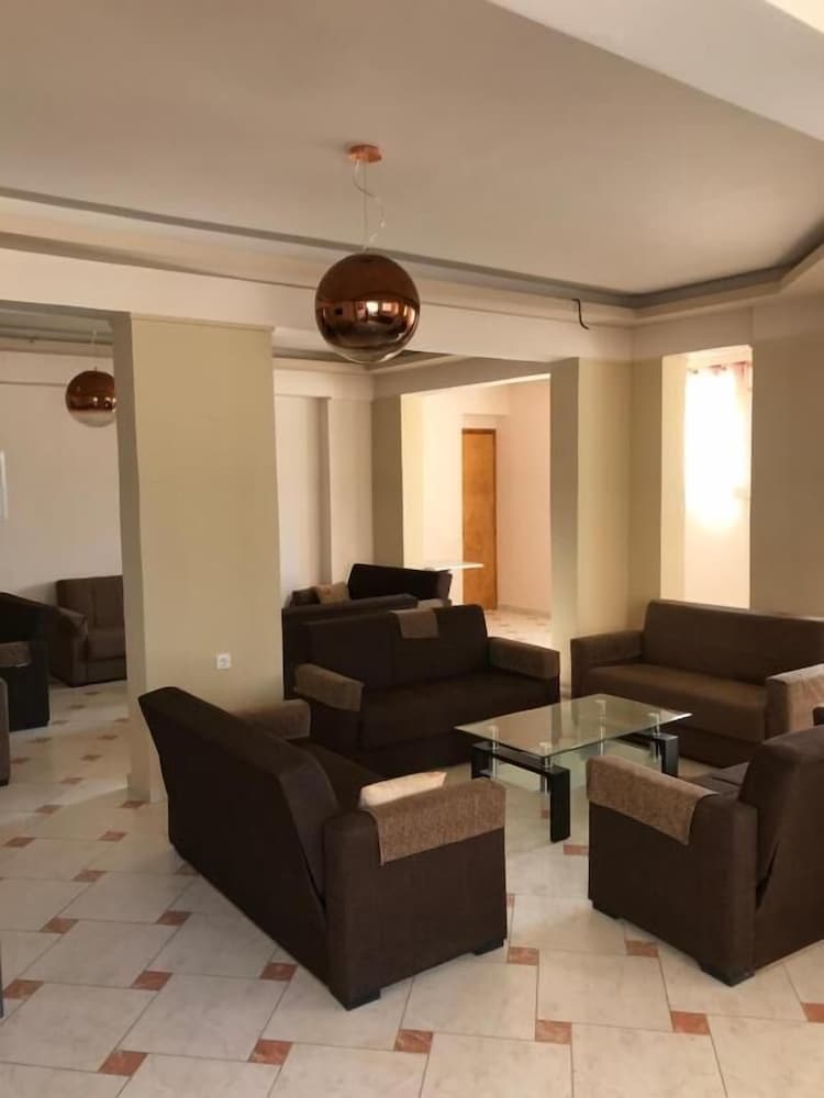 Village Inn Studios & Family Apartments 25/39