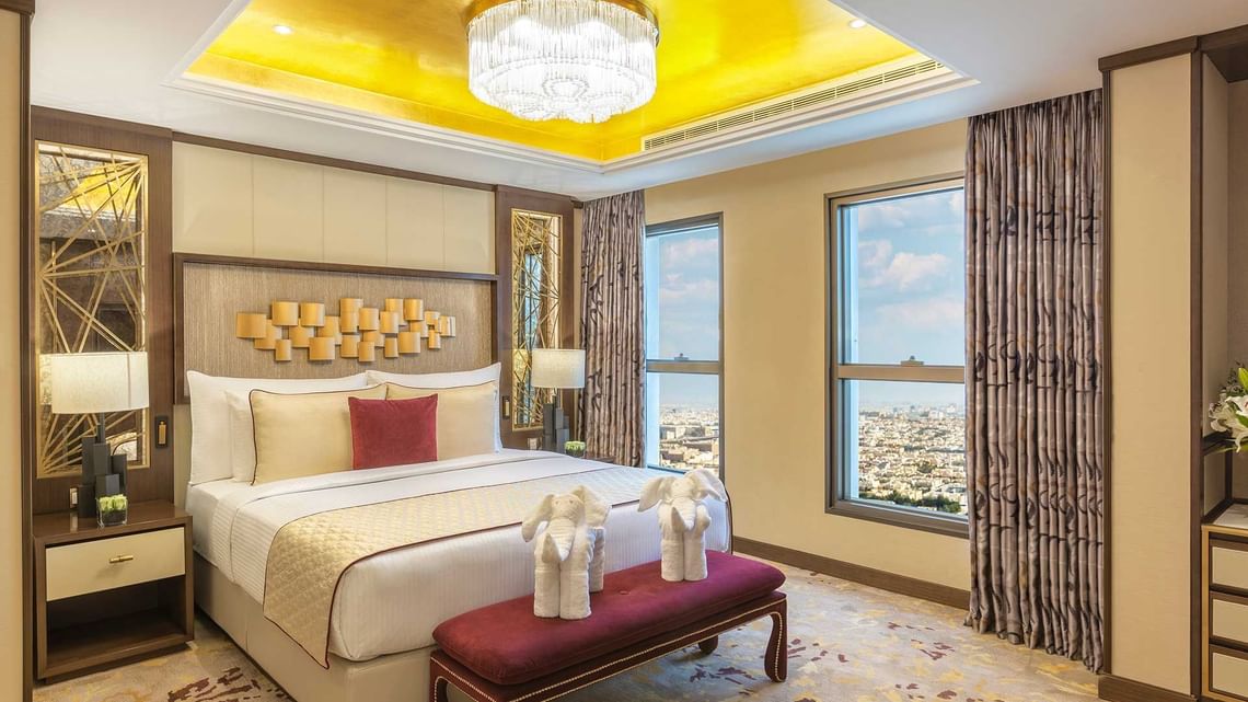 ROYAL, SUITE