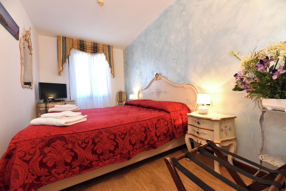 1 BEDROOM, ECONOMY, DOUBLE OR TWIN BED