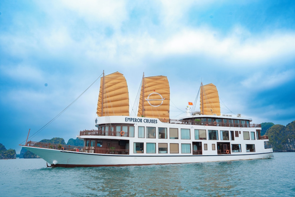 Emperor Cruise Ha Long 1/50