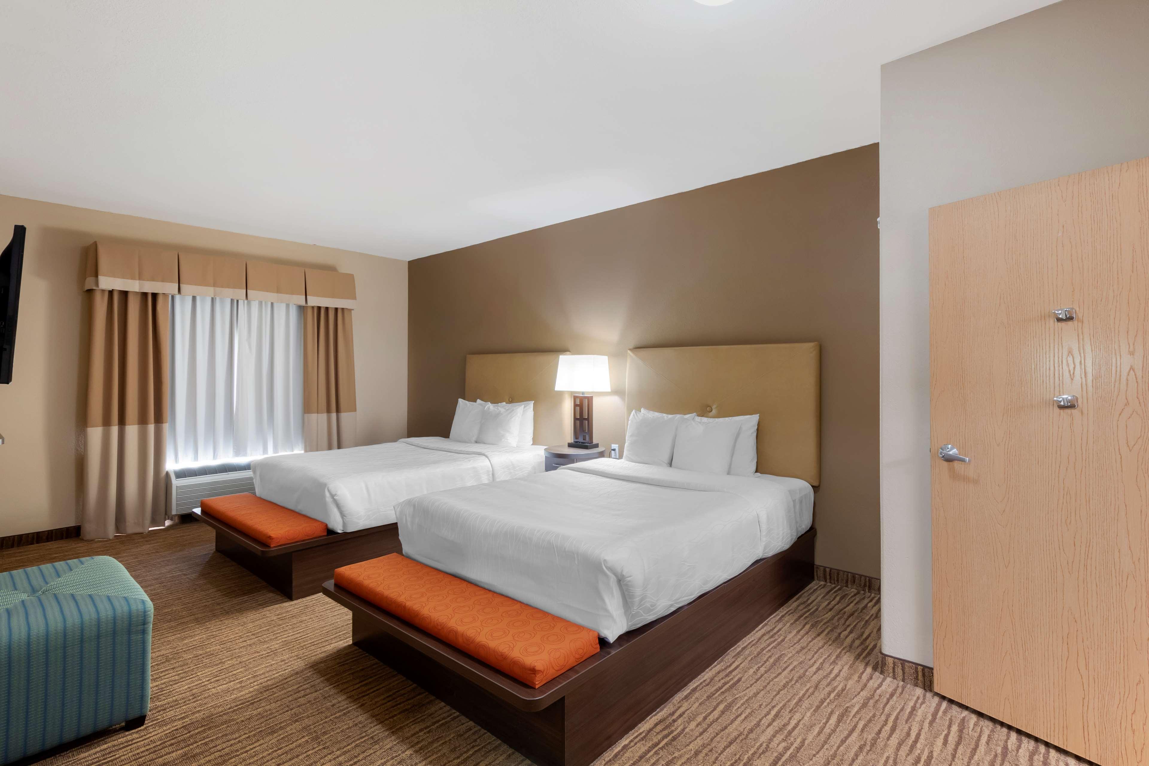 جناح بسريرين كوين، Best Western Plus DFW Airport Suites 2/3